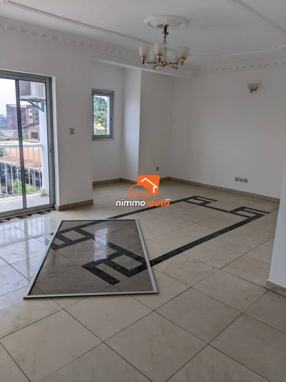 appartement 3 chambres à louer à etoa meki