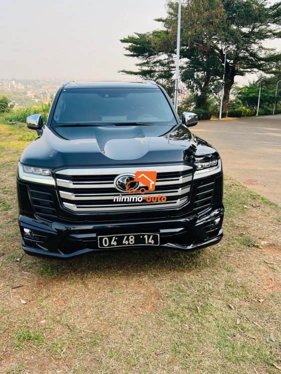 Toyota Landcruiser nouvelle génération à louer pour vos séjours en ville et hors ville avec chauffeur