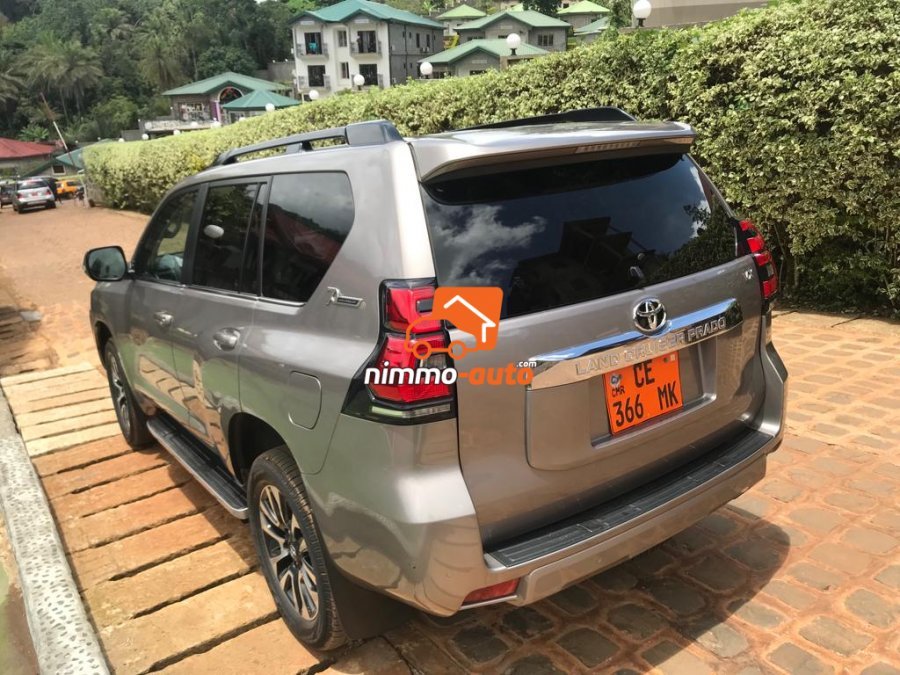 Toyota Prado 2022 en excellent état à Louer à Yaoundé et en dehors