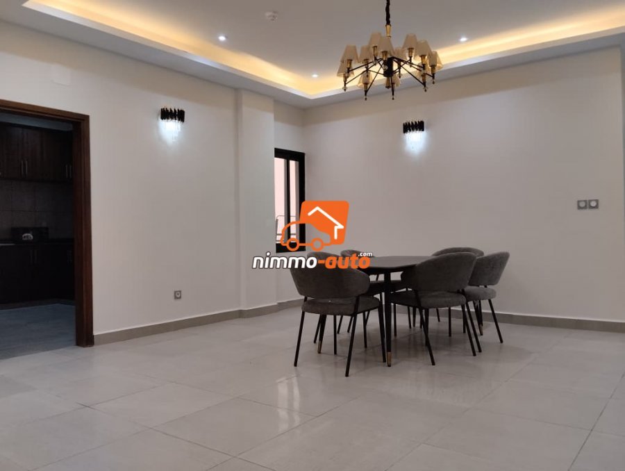 immeuble commercial R+7 nouvellrùent construit à vendre à bastos