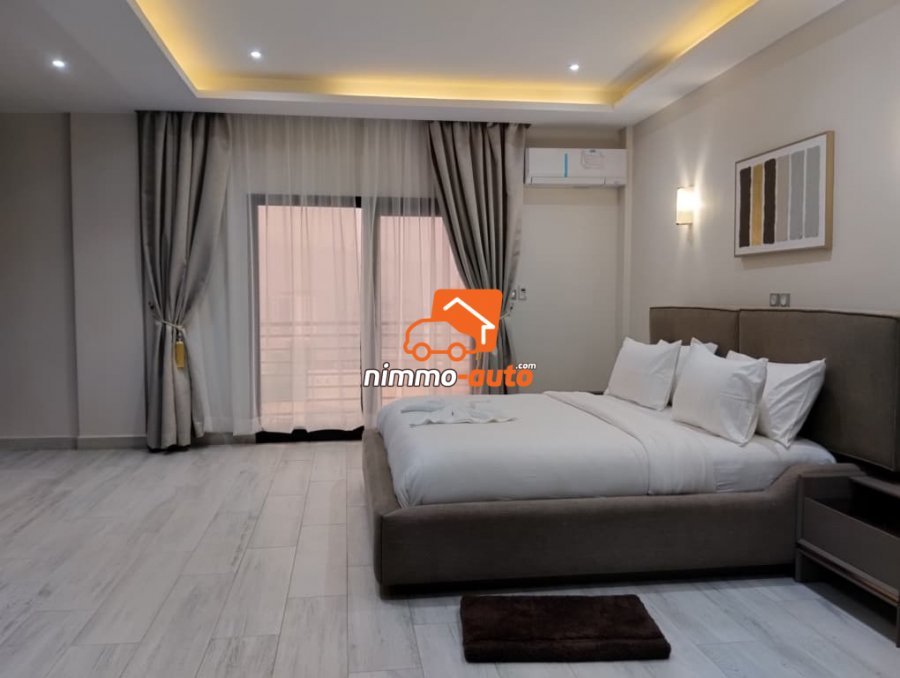 immeuble commercial R+7 nouvellrùent construit à vendre à bastos