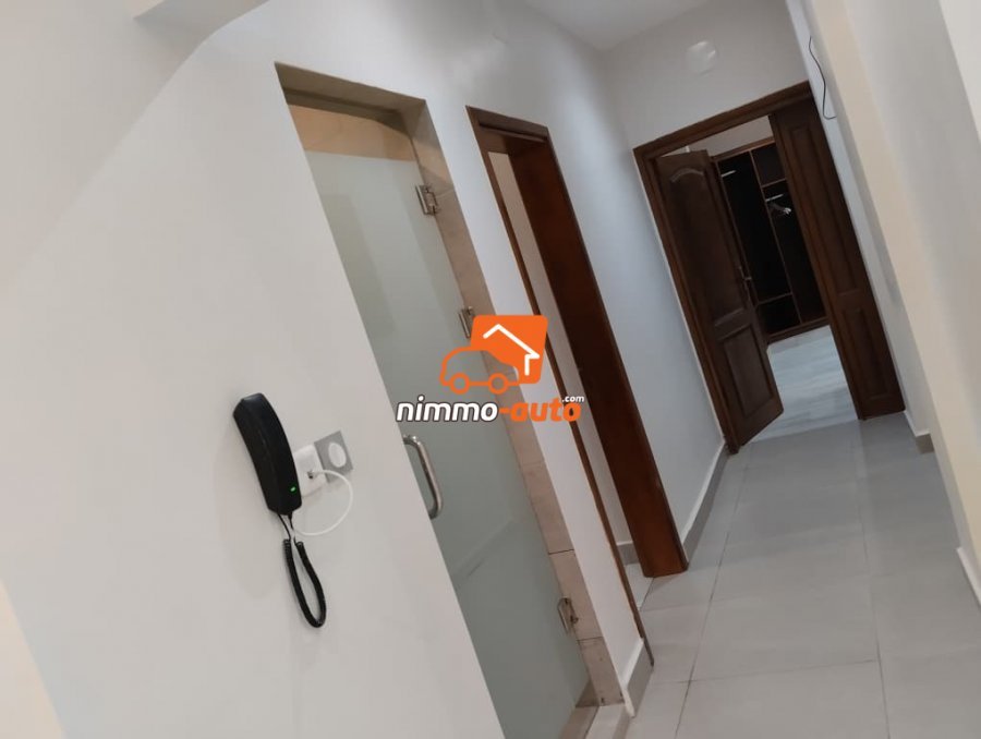 immeuble commercial R+7 nouvellrùent construit à vendre à bastos