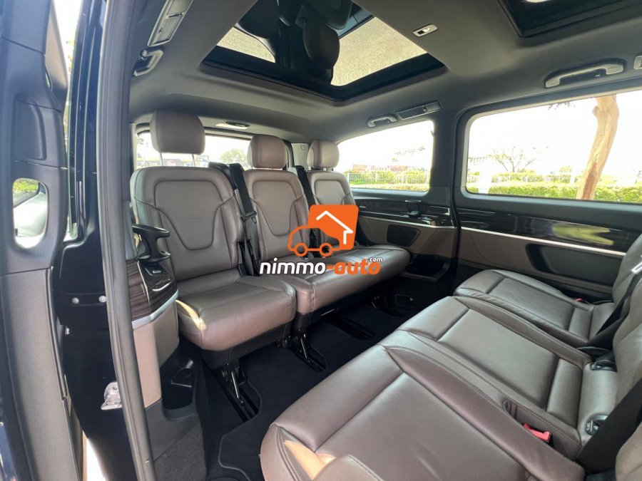 Mercedes Van très confortable à louer dans la ville de Yaoundé