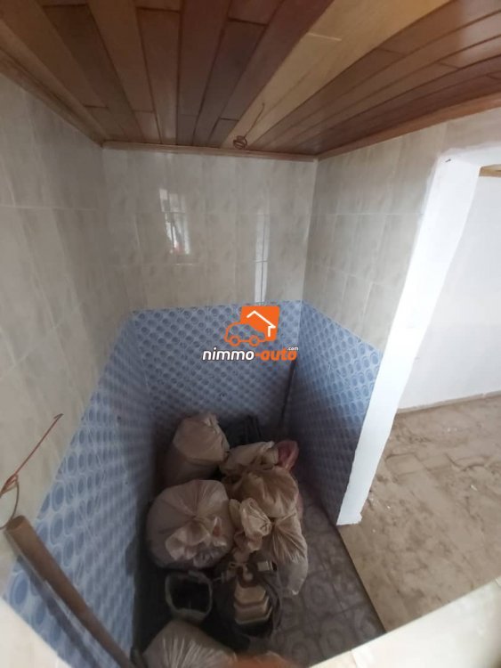 Grand et Beau Bureau à louer Biyem-Assi en Route