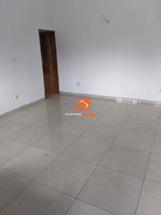 magnifique studio à louer à bastos