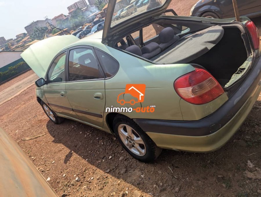 Toyota Avensis modèle Lifback