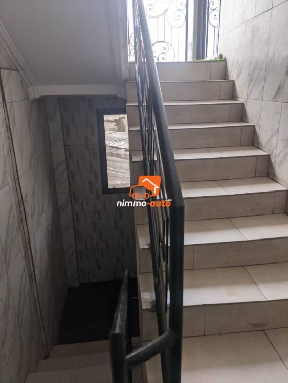 appartement haut standing à louer à Bp cité a l'étage