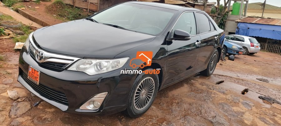 Louez cette toyota Camry disponible avec tout le confort et un chauffeur à disposition