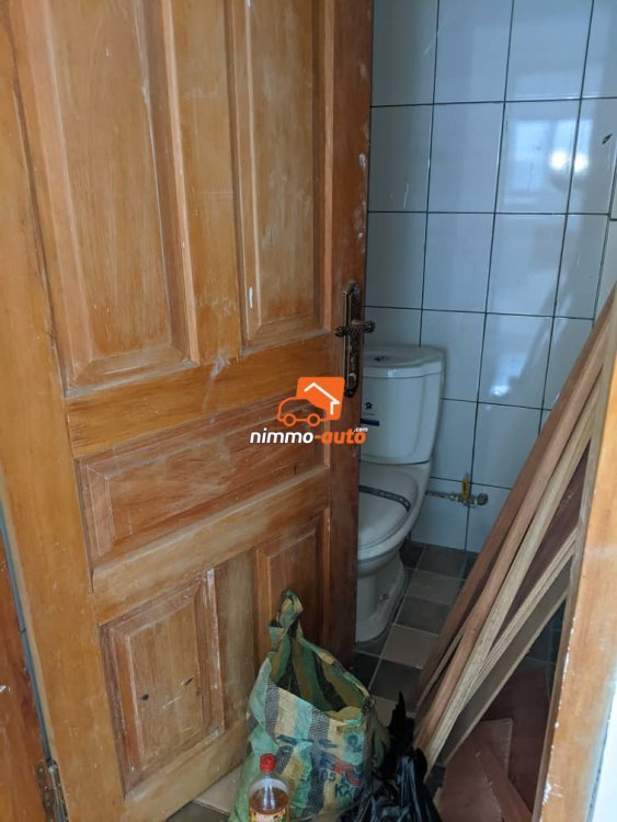 vaste studio à louer à bastos