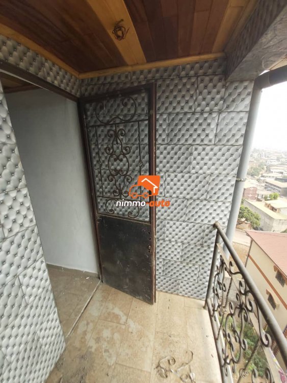 Grand et Beau Bureau à louer Biyem-Assi en Route