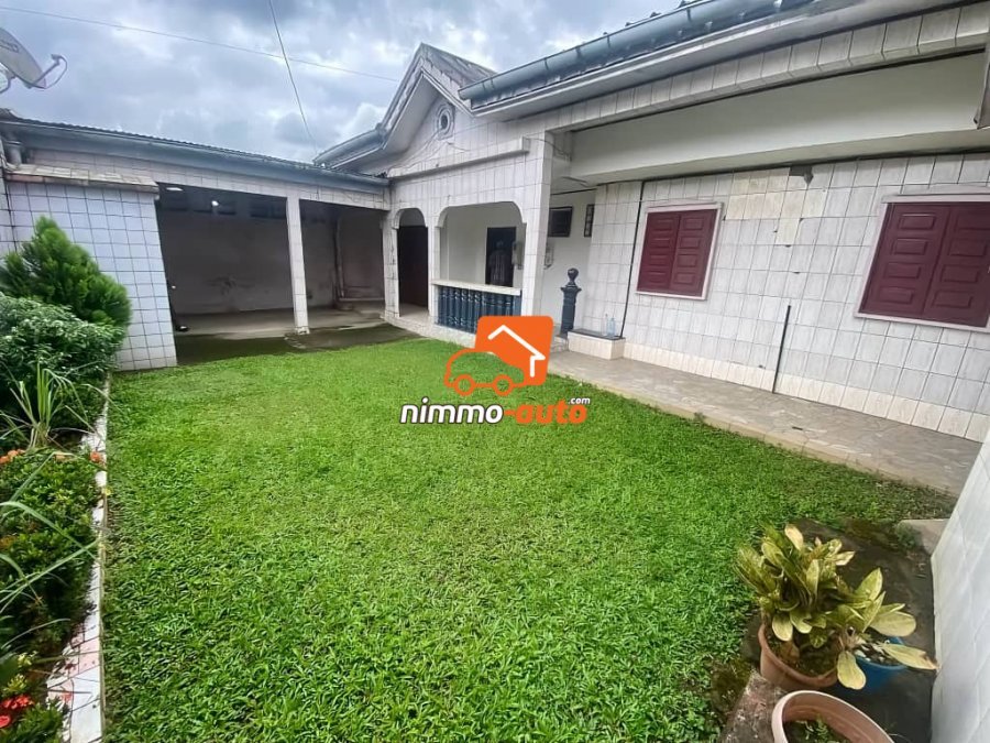 jolie villa à louer avec parking à maképé