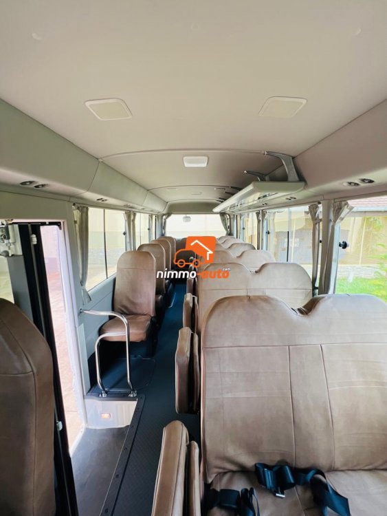 Bus climatisé nouveau modèle 35 places à louer  dans la ville de Yaoundé et en dehors