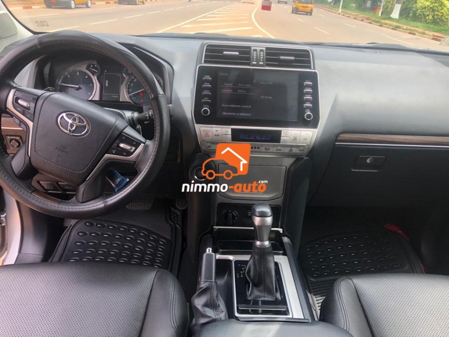 Besoin d'évasion? Louez cette toyota prado avec tout le confort disponible dans la ville et en dehors