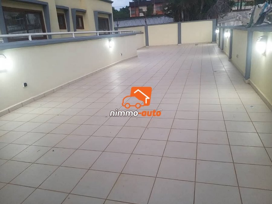 immeuble neuf à vendre à bastos