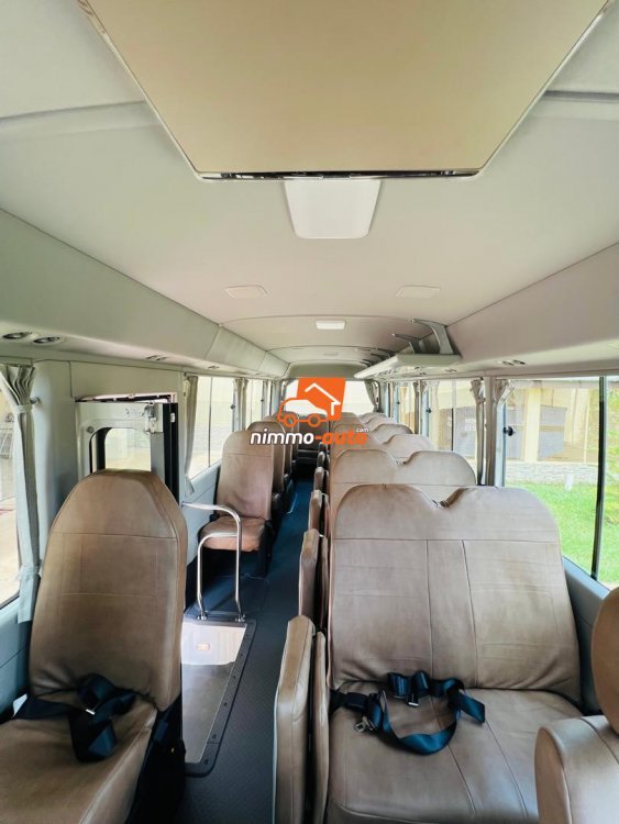 Bus climatisé nouveau modèle 35 places à louer  dans la ville de Yaoundé et en dehors