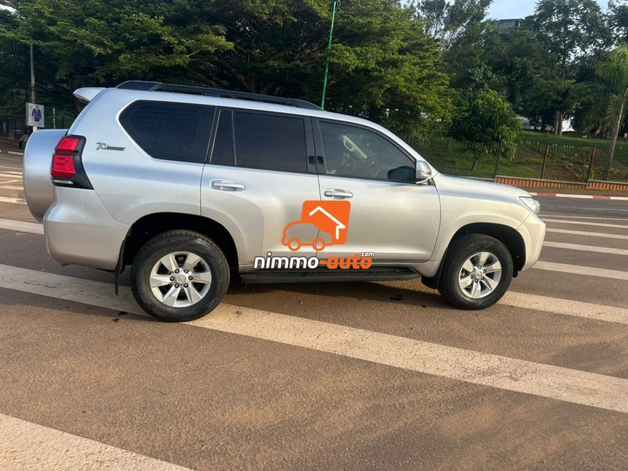 Magnifique Prado à louer pour tous vos déplacements dans la ville et en dehors