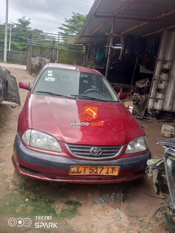 toyota avensis essence  à vendre