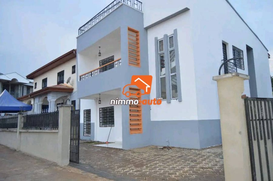 DUPLEX nouvellement construit à Tsinga