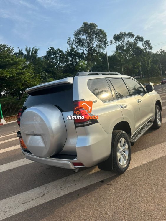 Magnifique Prado à louer pour tous vos déplacements dans la ville et en dehors