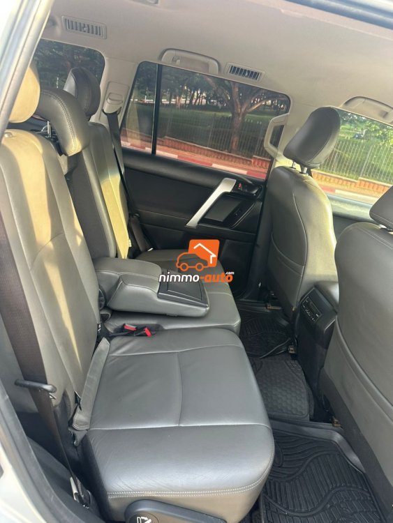 Magnifique Prado à louer pour tous vos déplacements dans la ville et en dehors