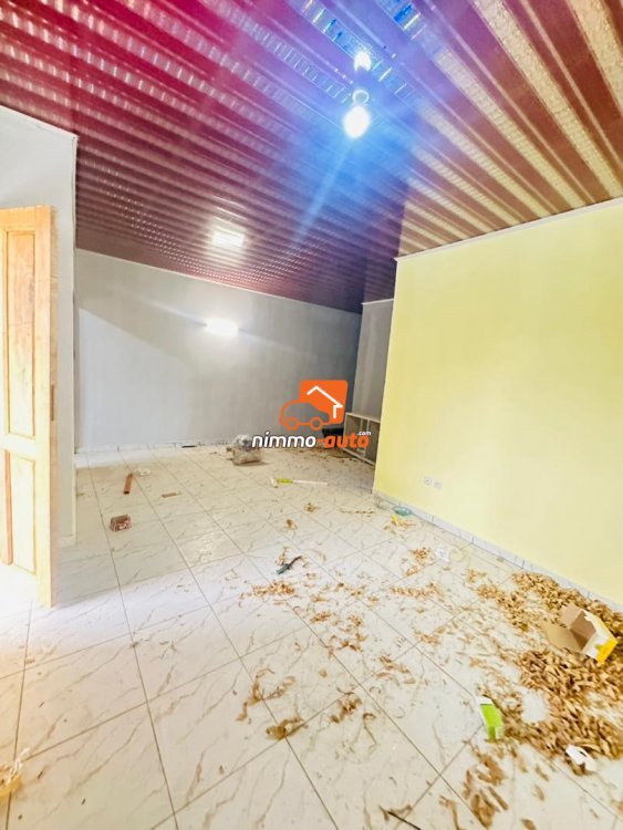 studio moderne nouvellement construit à obobogo