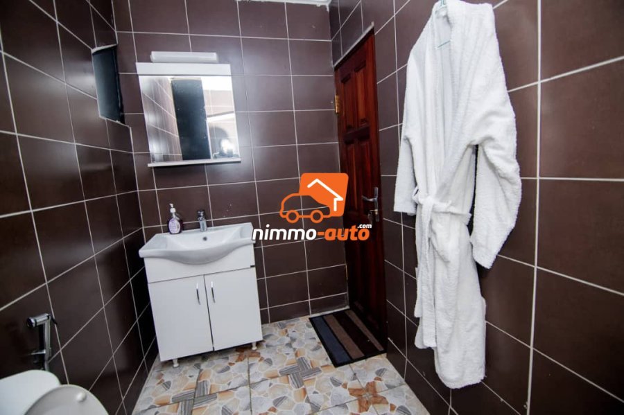 Vaste appartement meublé à louer à Japoma