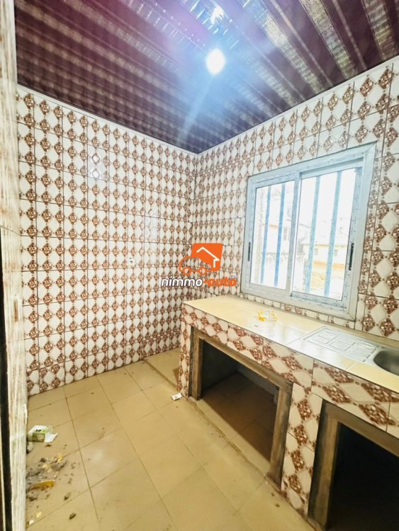 studio moderne nouvellement construit à obobogo