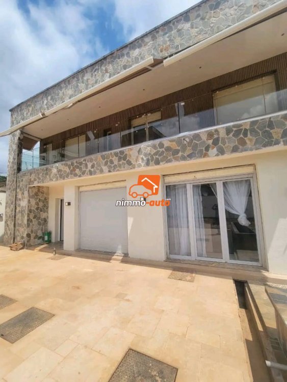 duplex neuf et meublé haut standing à vendre à bastos