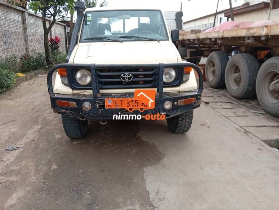Véhicule a louer de marque Toyota Landcruiser