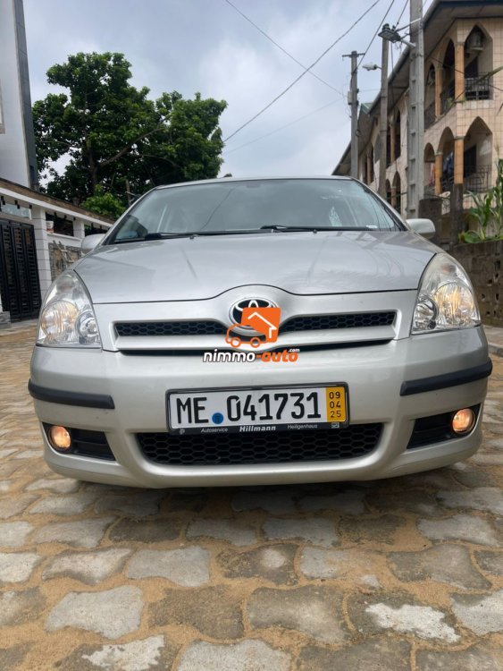 TOYOTA COROLLA VERSO