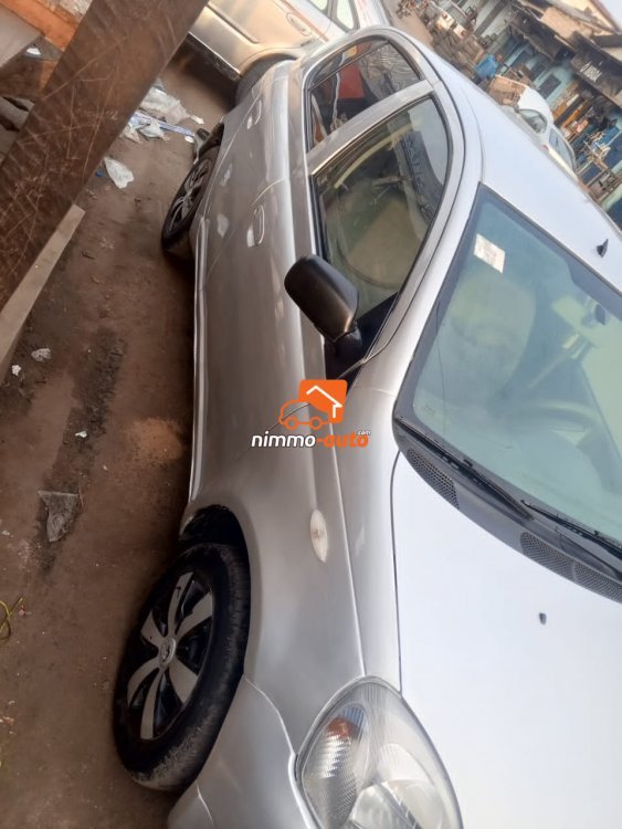 Toyota Yaris    2003
