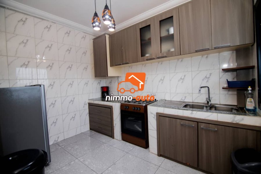 Vaste appartement meublé à louer à Japoma