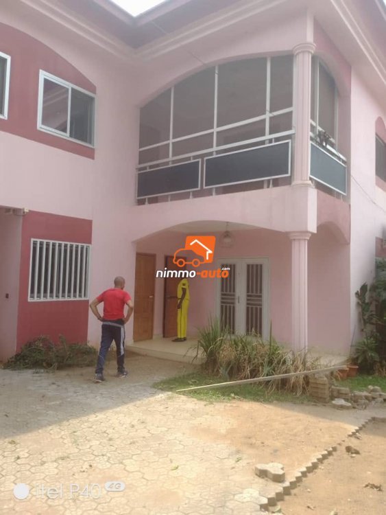 Magnifique duplex à vendre à Bastos
