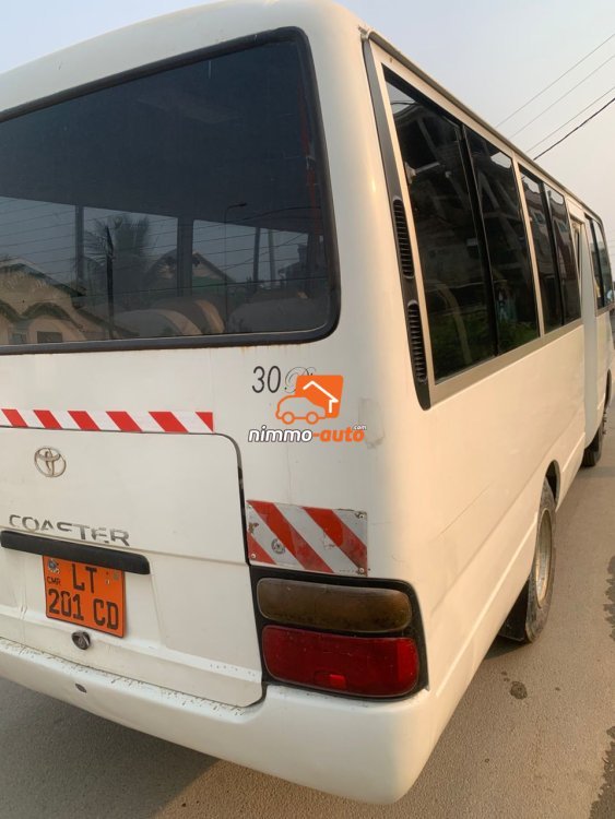 Coaster de 30 places à louer dans la ville de Douala