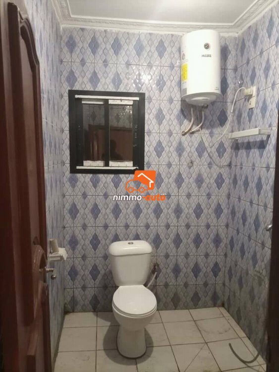 Appartement a louer a yaoundé double entrée ( pont d'éfoulan / entrée terre rouge)