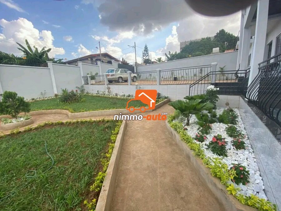 BITENG Duplex nouvellement construit à vendre