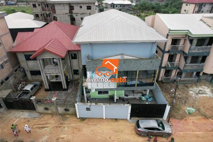 Immeuble R+2 nouvellement construit Bonaberi