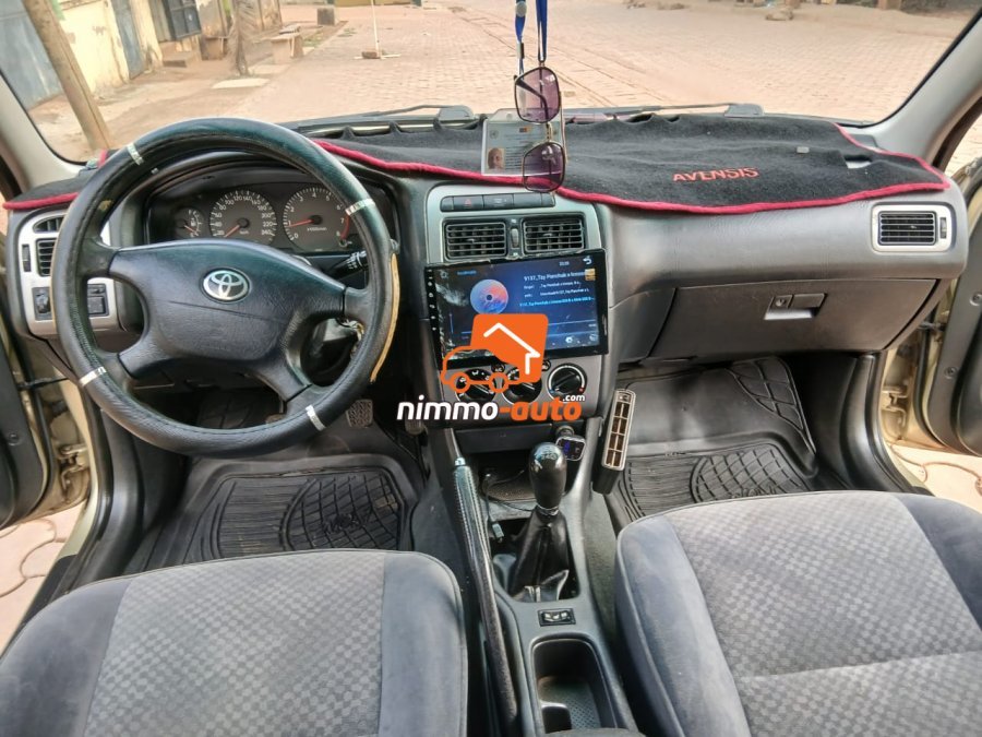 Toyota avensis 2002