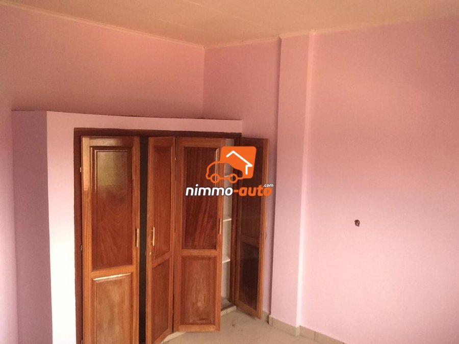 Appartement moderne a efoulan en bordure de route