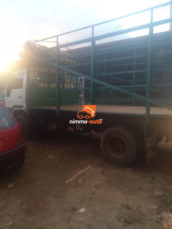 Mini camion Dina à louer