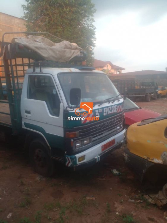 Mini camion Dina à louer