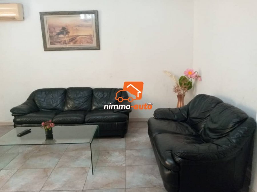 Très grand appartement meublé à 3 chambres à louer à Akwa