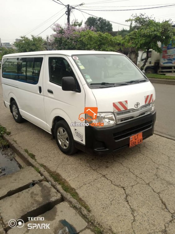 Toyota hiace climatisée à louer