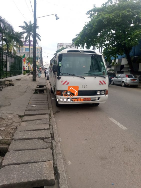 Toyota coaster 30places climatisé à louer