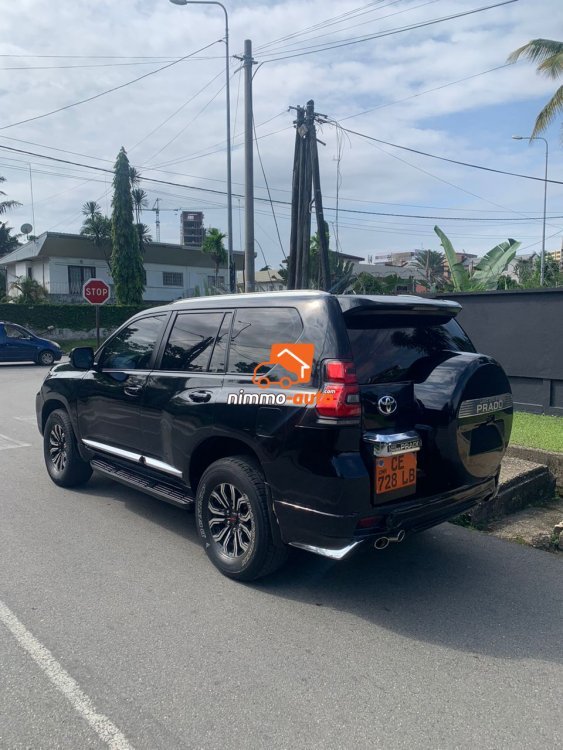 Toyota Prado 7 places très propre à louer
