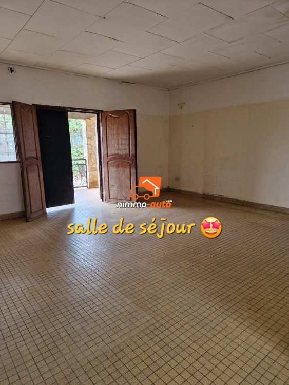VILLA MODERNE À VENDRE – OYOMABANG (YAOUNDÉ)