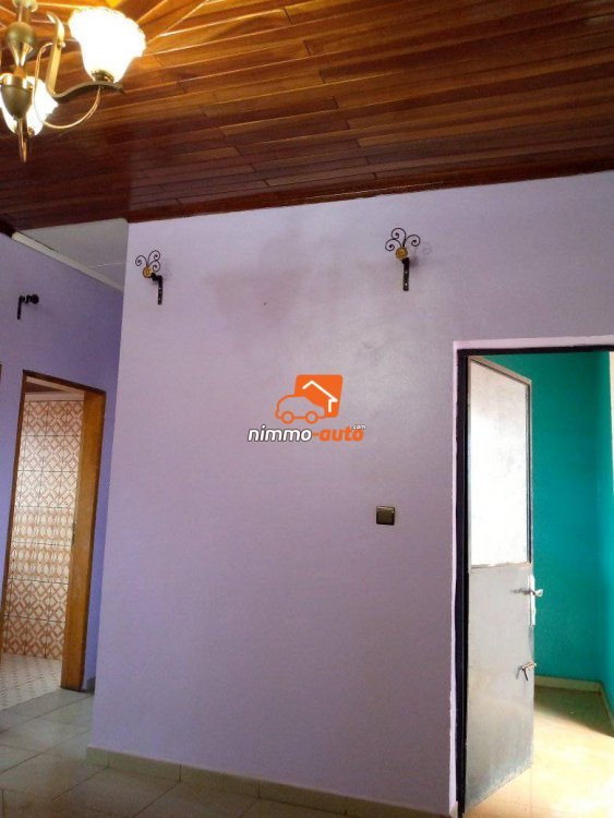 Studio moderne à louer à Nkolfoulou