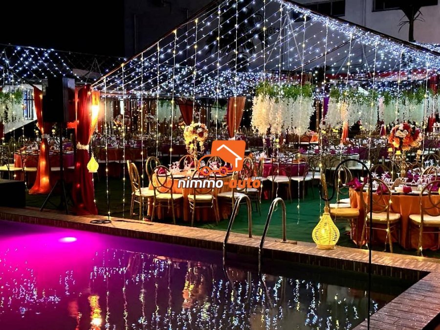 Grande esplanade piscine pour vos cérémonies et évènements en plein air