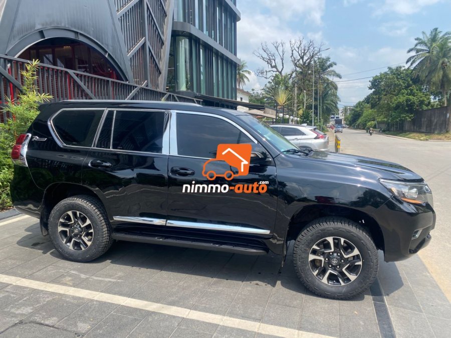 Toyota prado dans un état excellent état à louer dans la ville de Douala