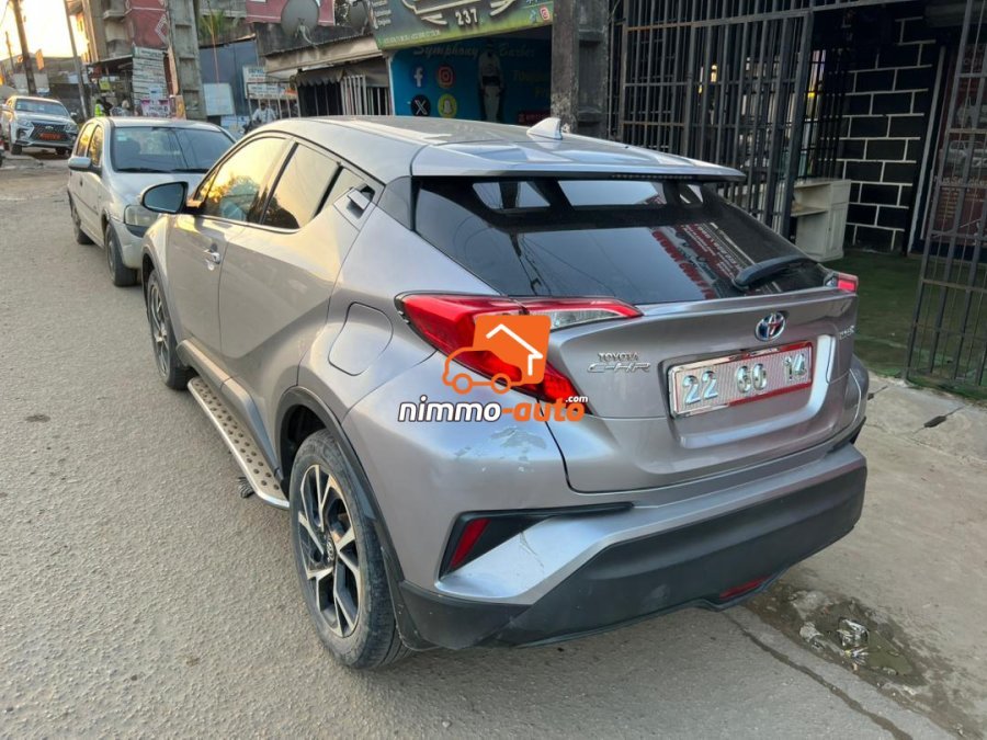 Toyota hybride CHR à louer avec chauffeur à Douala